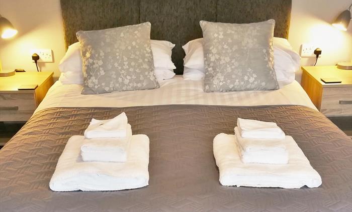 Room 1 - King size bed